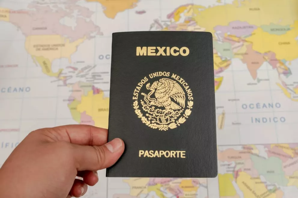 El pasaporte es un documento oficial de viaje que sirve para confirmar tu nacionalidad e identidad al viajar al extranjero. Foto: Getty Images