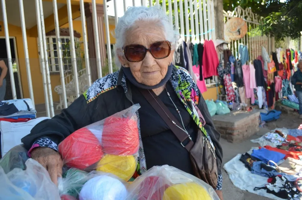 Rosario Antúnez Hernández, asegura que cuando los adultos mayores trabajan y son independientes, eso los hace sentir muy diferente. Fotos: Juan Madrigal