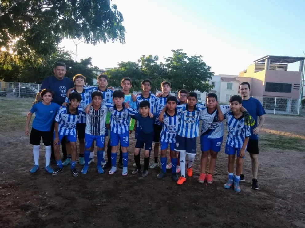 Los Rayados del Monterrey vence 7-1 al conjunto de la Escuela Chivas en la Copa Navideña-IMDEC 2023 de Futbol en la categoría Juvenil A que se realiza en Valle Alto. Fotos: IMDEC