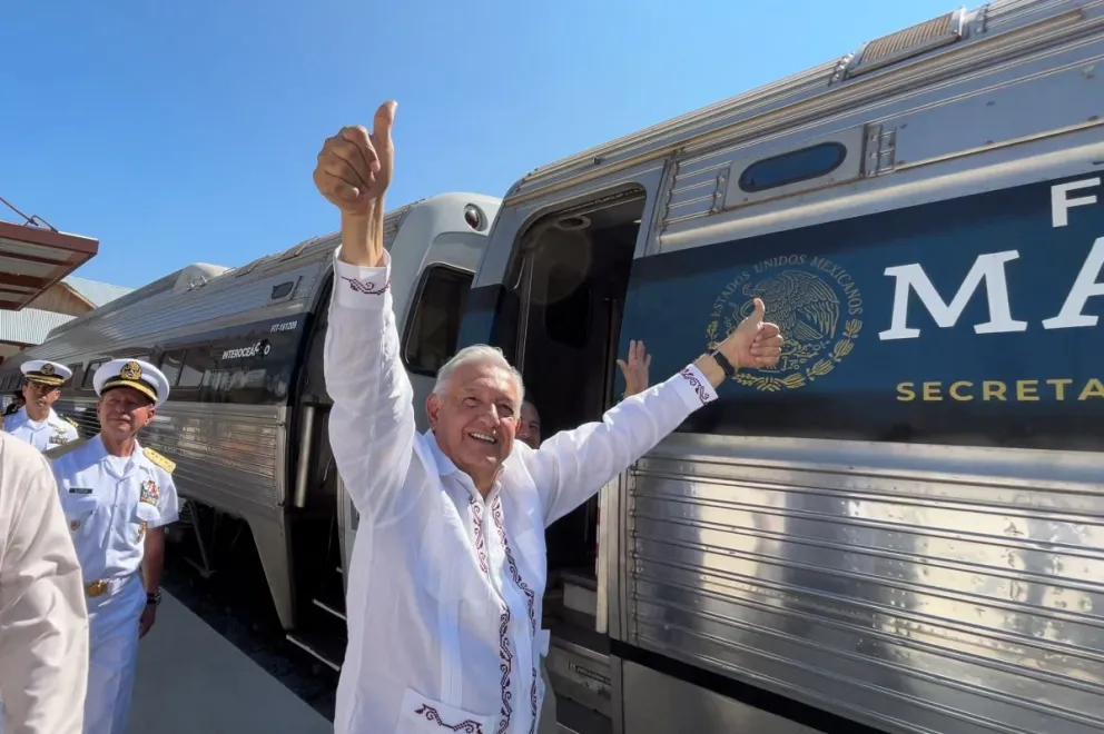 ???????En Oaxaca, AMLO aborda primer tren de pasajeros del Istmo de Tehuantepec.