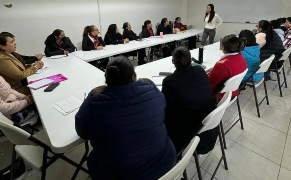 Ofrecen becas en Querétaro para mujeres que quieran unirse al transporte público. Foto: Cortesía