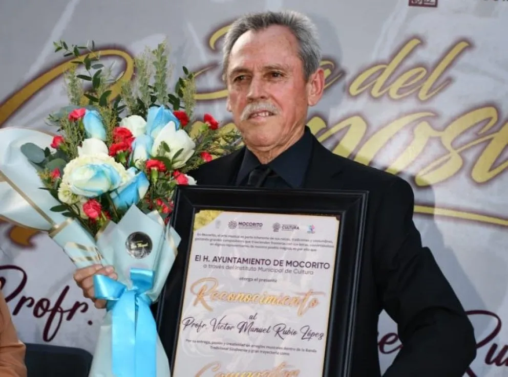 Reconocen en Mocorito la trayectoria profesional convertida en orgullo musical de Víctor Manuel Rubio López.