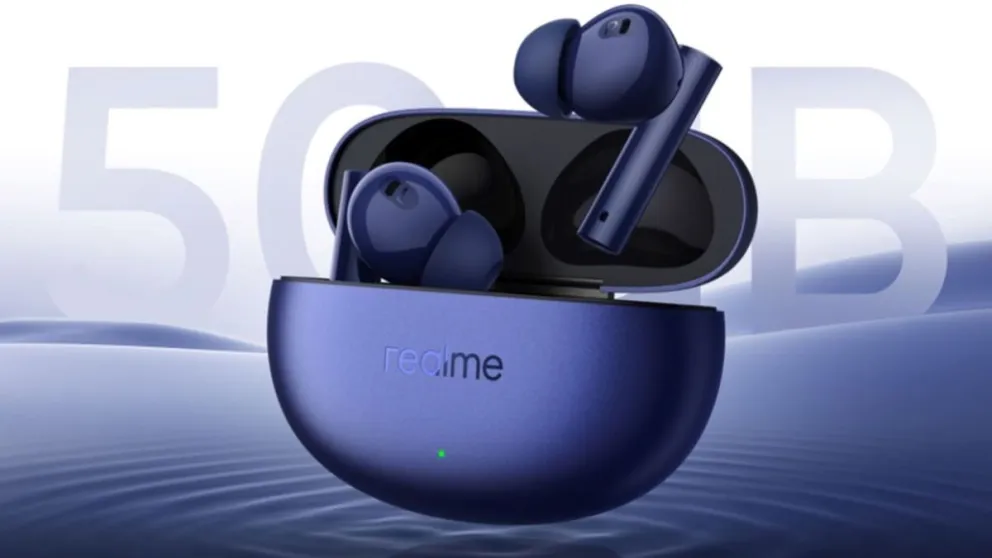 Los auriculares Realme Buds Air 5 están disponibles en color azul y blanco en México. Foto: Cortesía
