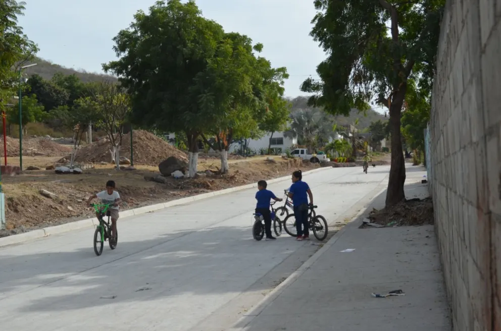 Gracias al esfuerzo conjunto entre del gobierno estatal y municipal, se pavimentarán varios tramos de calles en la colonia Las Coloradas. Fotos: Juan Madrigal
