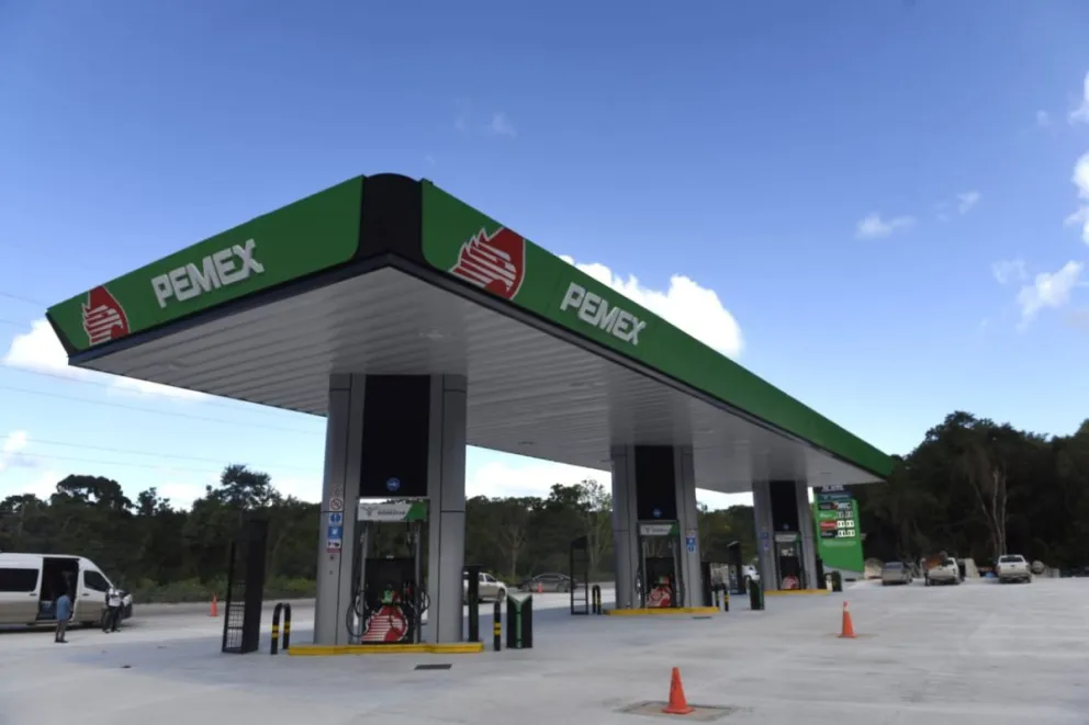 Inaugura AMLO la primera gasolinería de Bienestar en Calakmul, Campeche.
