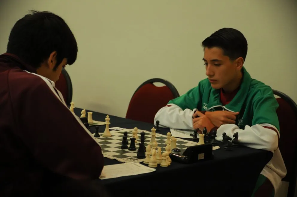 Excelentes competidores, competirán en ajedrez, popular juego de mesa de tradición ancestral.