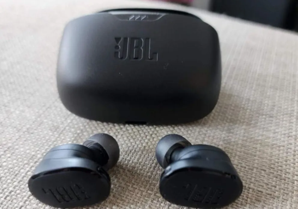 Los auriculares JBL Tune Buds son resistentes a salpicaduras de agua y al polvo. Foto: Cortesía