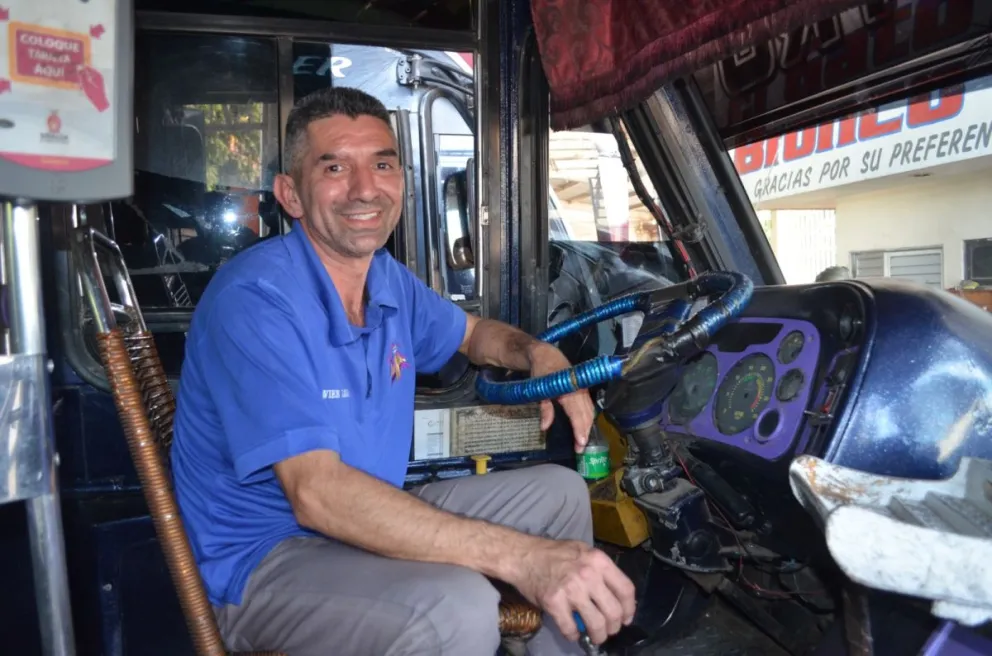 Javier Azael Zatarain López, es un camionero de Culiacán muy querido, por su amabilidad y buen humor que contagia a quienes tienen la oportunidad de conocerlo. Fotos: Juan Madrigal