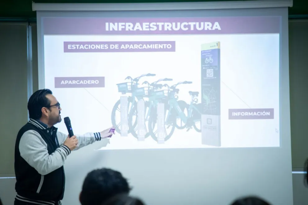 Juan de Dios Gámez Mendívil sostuvo un diálogo con alumnos del Tec Milenio y muestra el proyecto de ciclovías.