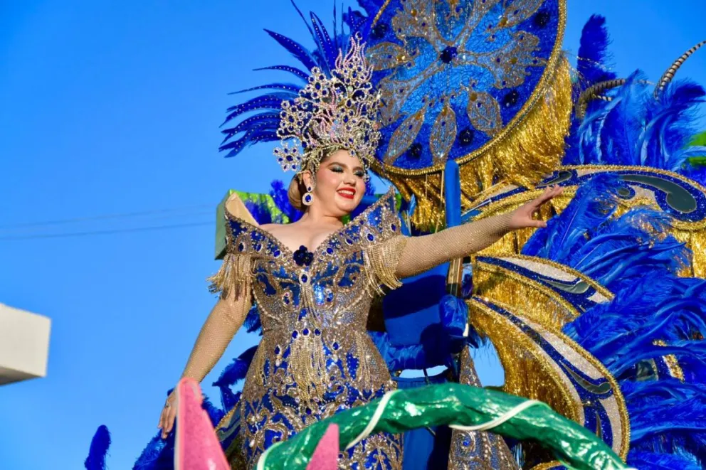 Reina del carnaval de Guamúchil durante el desfile.