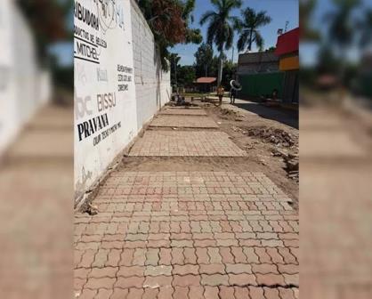 Rehabilitan con adoquín espacios públicos en Villa Juárez