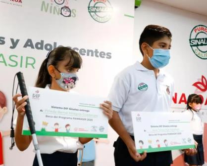 350 niños sinaloenses reciben beca para continuar sus estudios