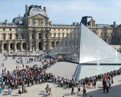 El museo Le Louvre de París. El más grande del mundo