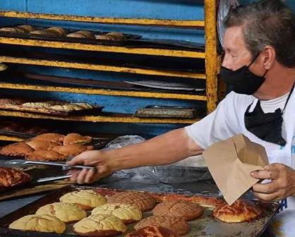 Miguel Ángel Pérez un panadero culichi con 45 años en el oficio