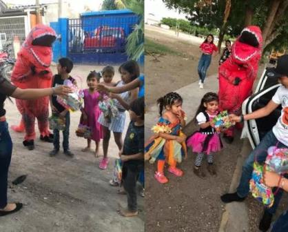 Grupo de Jóvenes Voluntarios reparte dulces a niños en Villa Juárez
