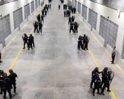 La megacárcel que se acaba de inaugurar en El Salvador como parte de una estrategia en contra del crimen