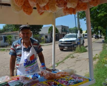 A sus 60 años, Sergio Soto hace de la fruta y los dulces una alegría de trabajo