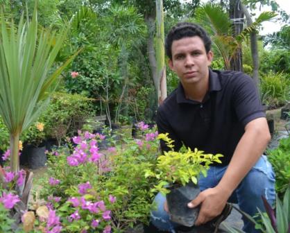 Pablo emprende con un vivero donde cultiva una mente de buenos propósitos en Culiacán