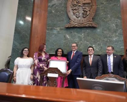 Recibe Yanett Miranda Castro el premio a la Mujer Rural Sinaloa 2023
