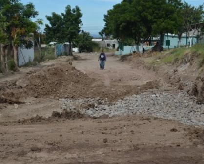 Progreso y alegría en la colonia Las Coloradas en Culiacán con la pavimentación de la calle Palo Santo