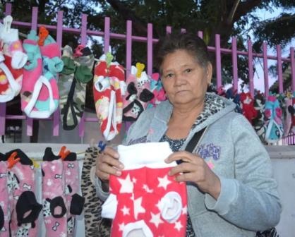 ¡Negocio de “pelos”! Elisa desde hace ocho años confecciona ropa para poner guapas a las mascotas en Culiacán